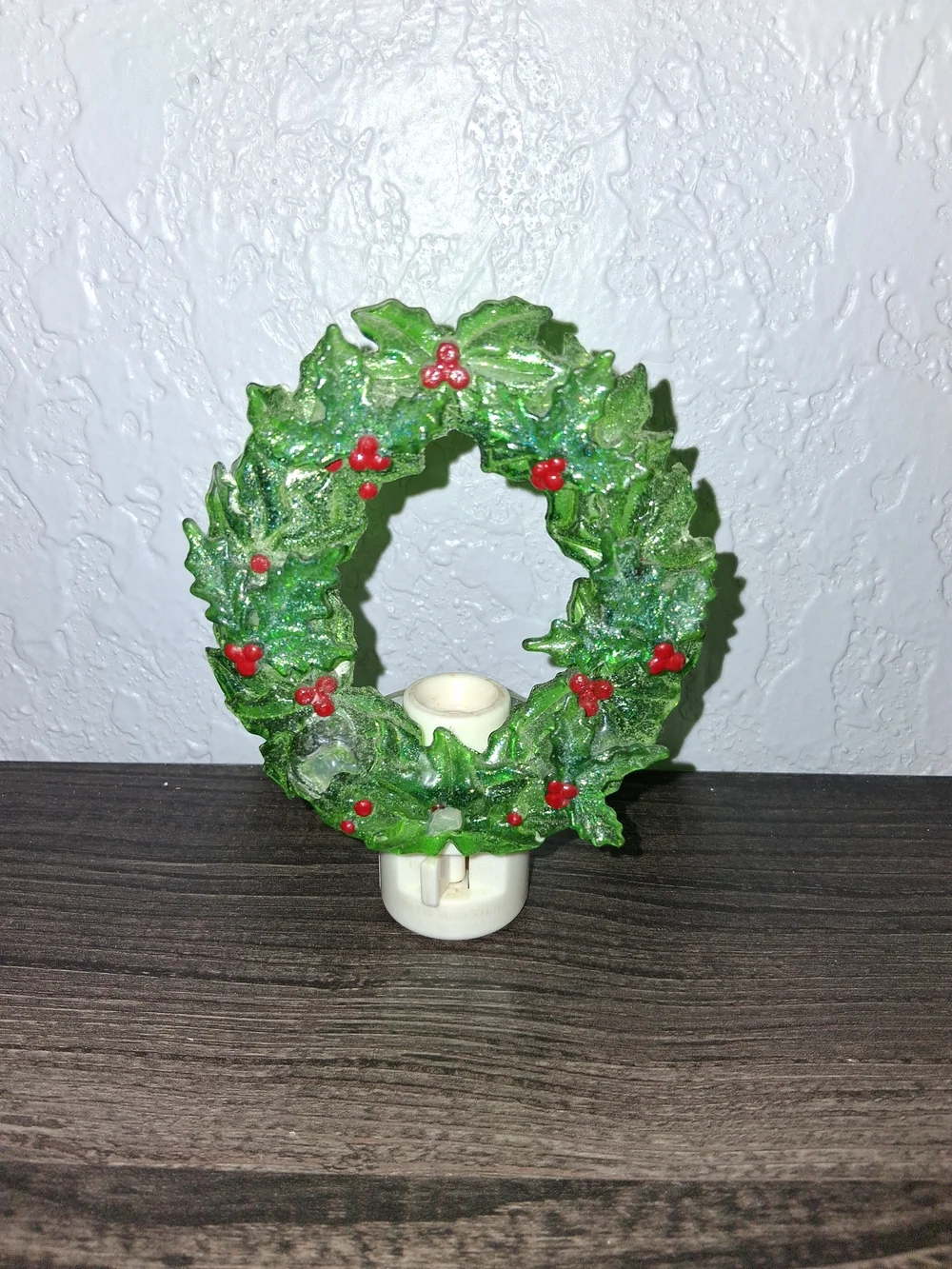 ​Vintage Christmas Green Holly Wreath Night Light Plug In Acrylic Berries 5 Inch